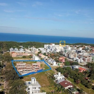 Casa com 330m², 4 quartos (sendo 4 suítes), 2 garagens, no bairro Rio Tavares em Florianópolis