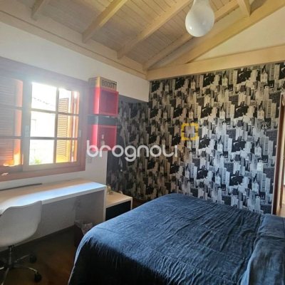 Casa de Condomínio com 240m², 4 quartos (sendo 3 suítes), 1 garagem, no bairro Sambaqui em Florianópolis