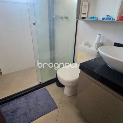 Casa de Condomínio com 240m², 4 quartos (sendo 3 suítes), 1 garagem, no bairro Sambaqui em Florianópolis