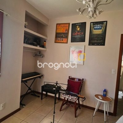 Casa de Condomínio com 240m², 4 quartos (sendo 3 suítes), 1 garagem, no bairro Sambaqui em Florianópolis