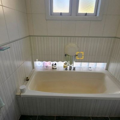 Casa de Condomínio com 240m², 4 quartos (sendo 3 suítes), 1 garagem, no bairro Sambaqui em Florianópolis