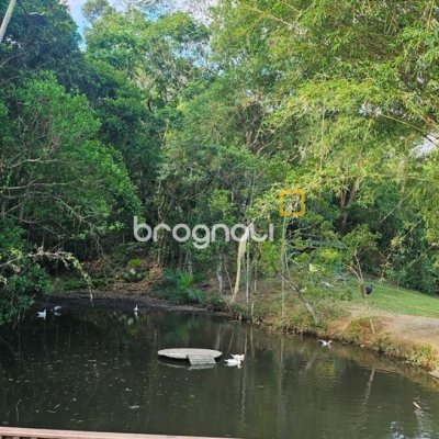 Casa de Condomínio com 240m², 4 quartos (sendo 3 suítes), 1 garagem, no bairro Sambaqui em Florianópolis