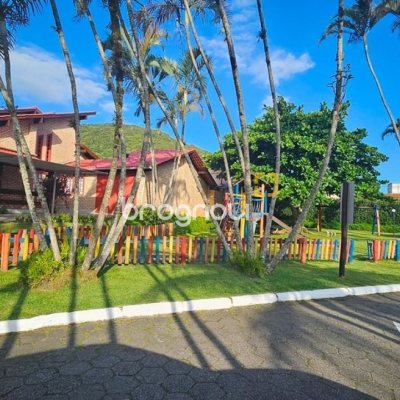 Casa de Condomínio com 240m², 4 quartos (sendo 3 suítes), 1 garagem, no bairro Sambaqui em Florianópolis