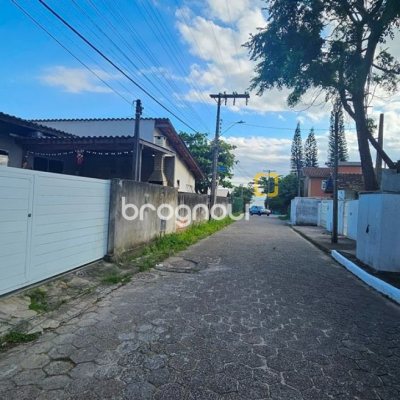 Casa de Condomínio com 240m², 4 quartos (sendo 3 suítes), 1 garagem, no bairro Sambaqui em Florianópolis
