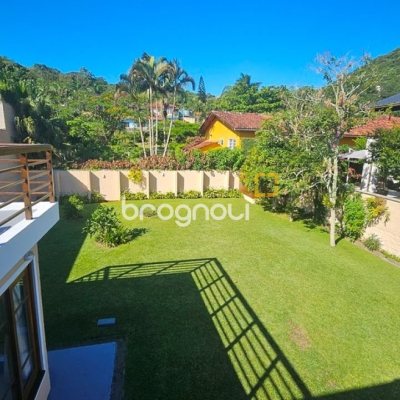 Casa de Condomínio com 240m², 4 quartos (sendo 3 suítes), 1 garagem, no bairro Sambaqui em Florianópolis