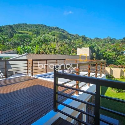 Casa de Condomínio com 240m², 4 quartos (sendo 3 suítes), 1 garagem, no bairro Sambaqui em Florianópolis