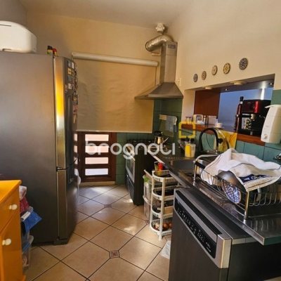 Casa de Condomínio com 240m², 4 quartos (sendo 3 suítes), 1 garagem, no bairro Sambaqui em Florianópolis