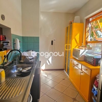 Casa de Condomínio com 240m², 4 quartos (sendo 3 suítes), 1 garagem, no bairro Sambaqui em Florianópolis