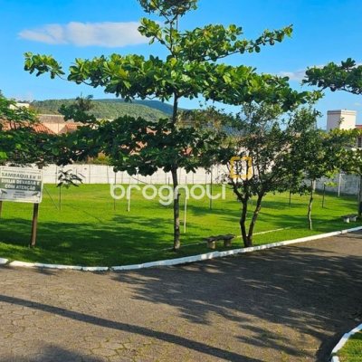 Casa de Condomínio com 240m², 4 quartos (sendo 3 suítes), 1 garagem, no bairro Sambaqui em Florianópolis