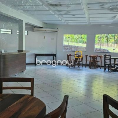 Casa de Condomínio com 240m², 4 quartos (sendo 3 suítes), 1 garagem, no bairro Sambaqui em Florianópolis