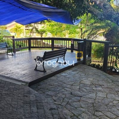 Casa de Condomínio com 240m², 4 quartos (sendo 3 suítes), 1 garagem, no bairro Sambaqui em Florianópolis