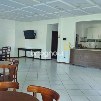 Casa de Condomínio com 240m², 4 quartos (sendo 3 suítes), 1 garagem, no bairro Sambaqui em Florianópolis