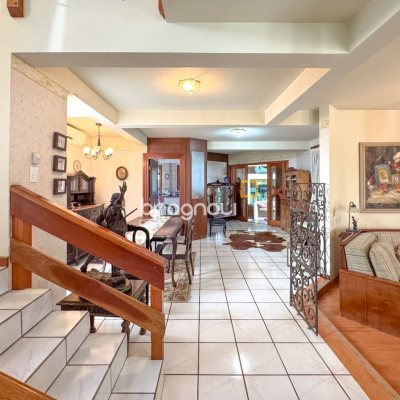 Casa com 551m², 8 quartos (sendo 8 suítes), 6 garagens, no bairro Jurerê Internacional em Florianópolis