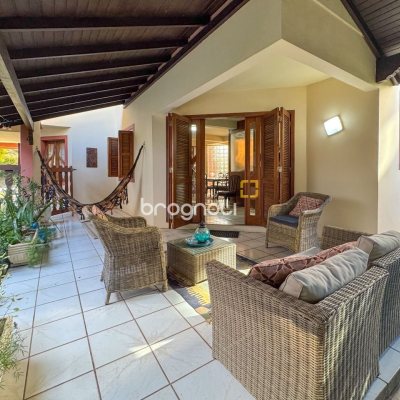 Casa com 551m², 8 quartos (sendo 8 suítes), 6 garagens, no bairro Jurerê Internacional em Florianópolis