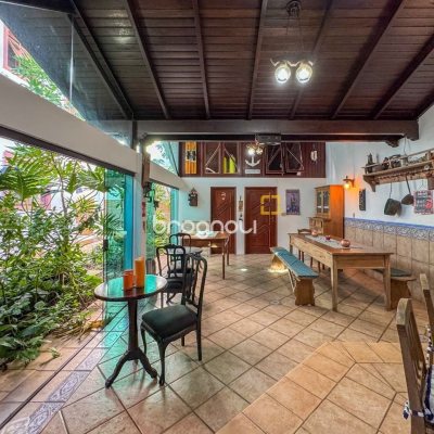 Casa com 551m², 8 quartos (sendo 8 suítes), 6 garagens, no bairro Jurerê Internacional em Florianópolis