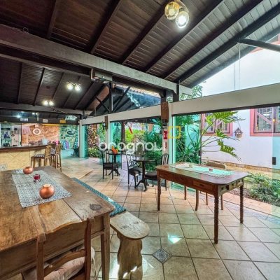 Casa com 551m², 8 quartos (sendo 8 suítes), 6 garagens, no bairro Jurerê Internacional em Florianópolis