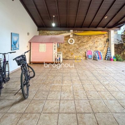 Casa com 551m², 8 quartos (sendo 8 suítes), 6 garagens, no bairro Jurerê Internacional em Florianópolis