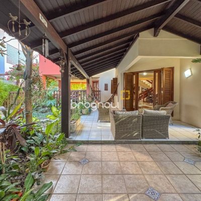 Casa com 551m², 8 quartos (sendo 8 suítes), 6 garagens, no bairro Jurerê Internacional em Florianópolis