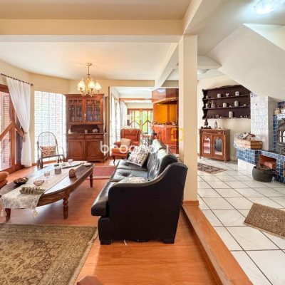 Casa com 551m², 8 quartos (sendo 8 suítes), 6 garagens, no bairro Jurerê Internacional em Florianópolis