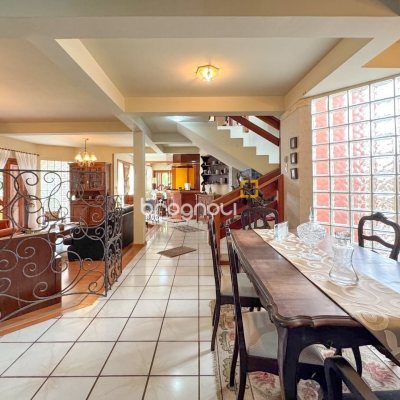 Casa com 551m², 8 quartos (sendo 8 suítes), 6 garagens, no bairro Jurerê Internacional em Florianópolis