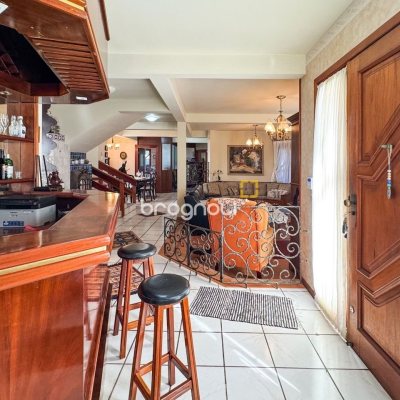 Casa com 551m², 8 quartos (sendo 8 suítes), 6 garagens, no bairro Jurerê Internacional em Florianópolis