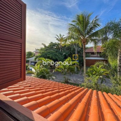Casa com 551m², 8 quartos (sendo 8 suítes), 6 garagens, no bairro Jurerê Internacional em Florianópolis