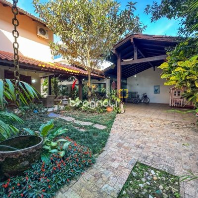 Casa com 551m², 8 quartos (sendo 8 suítes), 6 garagens, no bairro Jurerê Internacional em Florianópolis