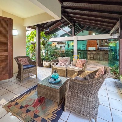 Casa com 551m², 8 quartos (sendo 8 suítes), 6 garagens, no bairro Jurerê Internacional em Florianópolis