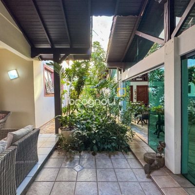 Casa com 551m², 8 quartos (sendo 8 suítes), 6 garagens, no bairro Jurerê Internacional em Florianópolis