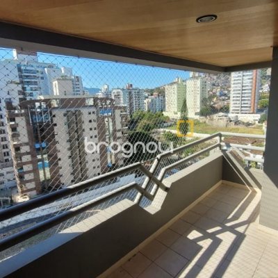 Apartamento com 166m², 4 quartos (sendo 2 suítes), 2 garagens, no bairro Agronômica em Florianópolis