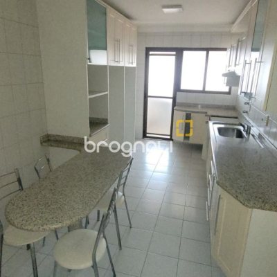 Apartamento com 166m², 4 quartos (sendo 2 suítes), 2 garagens, no bairro Agronômica em Florianópolis