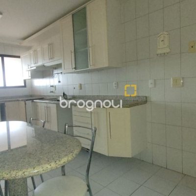 Apartamento com 166m², 4 quartos (sendo 2 suítes), 2 garagens, no bairro Agronômica em Florianópolis