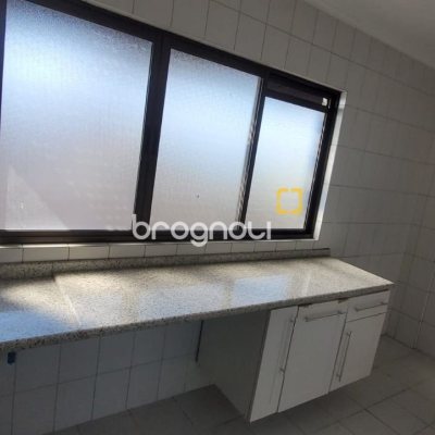 Apartamento com 166m², 4 quartos (sendo 2 suítes), 2 garagens, no bairro Agronômica em Florianópolis