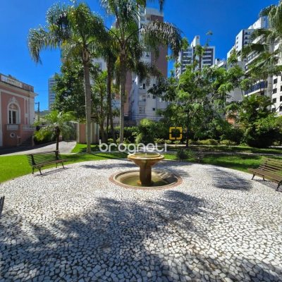 Apartamento com 166m², 4 quartos (sendo 2 suítes), 2 garagens, no bairro Agronômica em Florianópolis