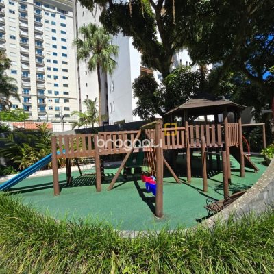 Apartamento com 166m², 4 quartos (sendo 2 suítes), 2 garagens, no bairro Agronômica em Florianópolis