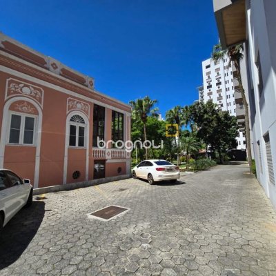 Apartamento com 166m², 4 quartos (sendo 2 suítes), 2 garagens, no bairro Agronômica em Florianópolis