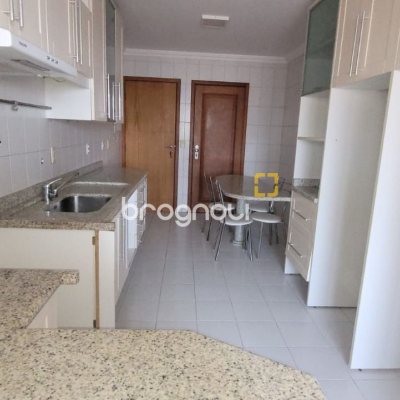 Apartamento com 166m², 4 quartos (sendo 2 suítes), 2 garagens, no bairro Agronômica em Florianópolis