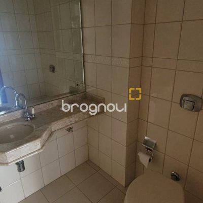 Apartamento com 166m², 4 quartos (sendo 2 suítes), 2 garagens, no bairro Agronômica em Florianópolis
