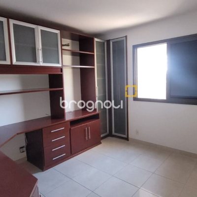 Apartamento com 166m², 4 quartos (sendo 2 suítes), 2 garagens, no bairro Agronômica em Florianópolis