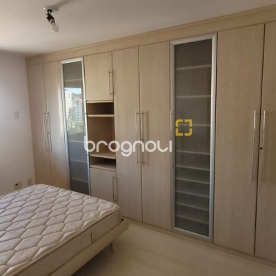 Apartamento com 166m², 4 quartos (sendo 2 suítes), 2 garagens, no bairro Agronômica em Florianópolis