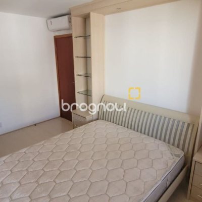 Apartamento com 166m², 4 quartos (sendo 2 suítes), 2 garagens, no bairro Agronômica em Florianópolis