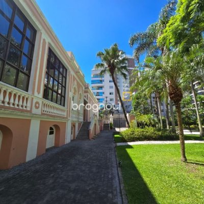 Apartamento com 166m², 4 quartos (sendo 2 suítes), 2 garagens, no bairro Agronômica em Florianópolis