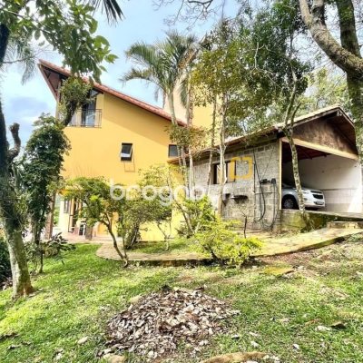 Casa com 458m², 4 quartos, no bairro Vargem do Bom Jesus em Florianópolis