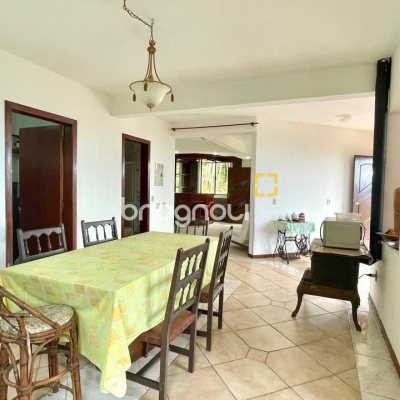 Casa com 458m², 4 quartos, no bairro Vargem do Bom Jesus em Florianópolis