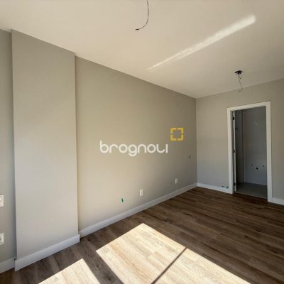 Apartamento com 65m², 2 quartos (sendo 1 suíte), 1 garagem, no bairro Beira Mar Norte em Florianópolis