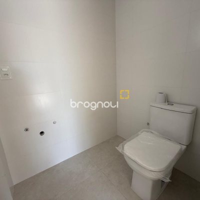 Apartamento com 65m², 2 quartos (sendo 1 suíte), 1 garagem, no bairro Beira Mar Norte em Florianópolis
