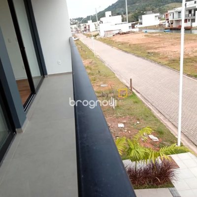 Casa de Condomínio com 216m², 3 quartos (sendo 1 suíte), 2 garagens, no bairro Beira Rio em Biguaçu