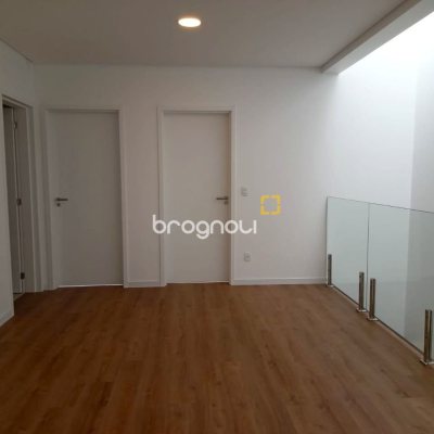 Casa de Condomínio com 216m², 3 quartos (sendo 1 suíte), 2 garagens, no bairro Beira Rio em Biguaçu
