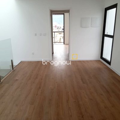 Casa de Condomínio com 216m², 3 quartos (sendo 1 suíte), 2 garagens, no bairro Beira Rio em Biguaçu