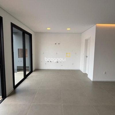 Casa de Condomínio com 216m², 3 quartos (sendo 1 suíte), 2 garagens, no bairro Beira Rio em Biguaçu